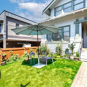 Vintage 3 Bedroom In Prime Eastlake With Private Parking Holiday home